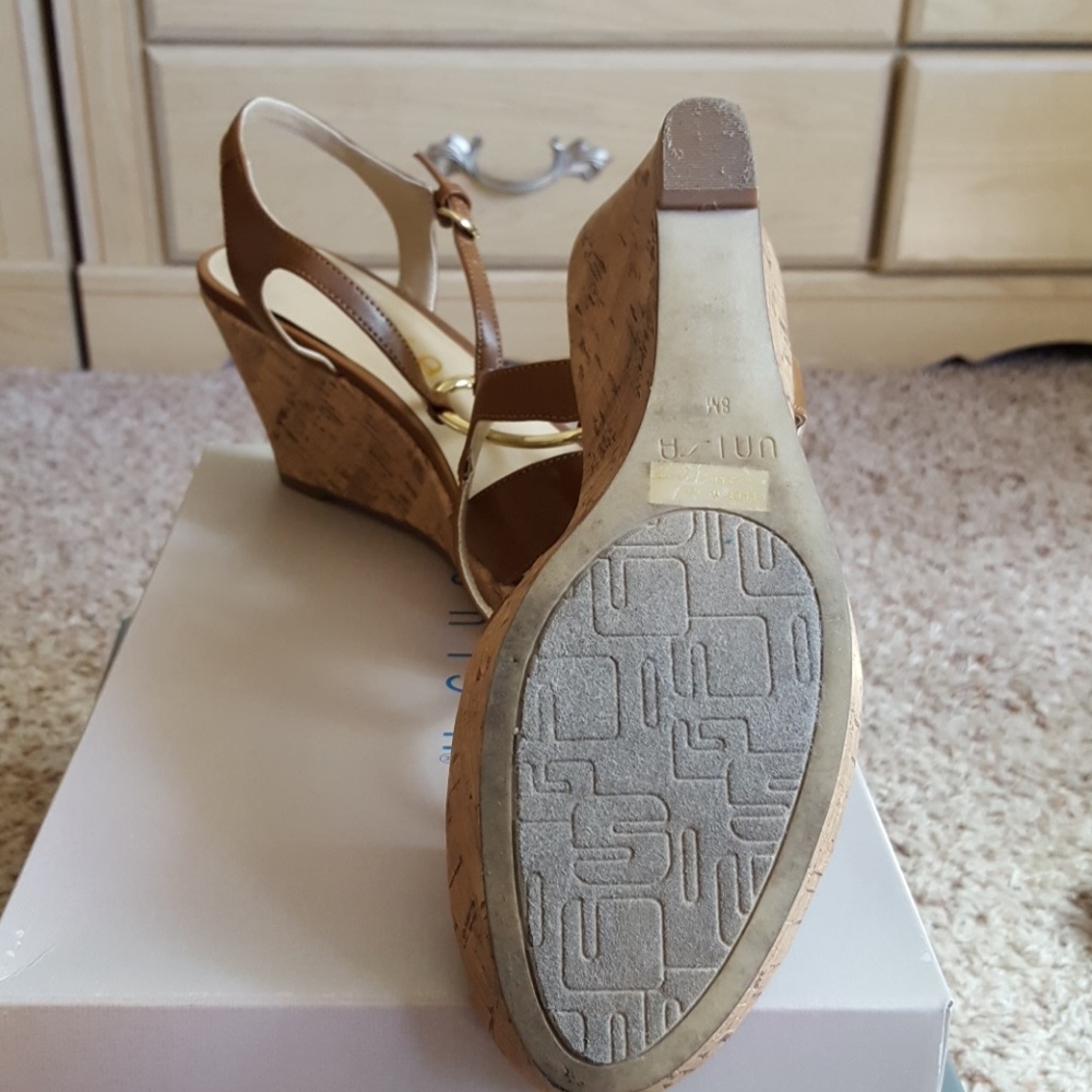 Shoe - Picture 3 of 4